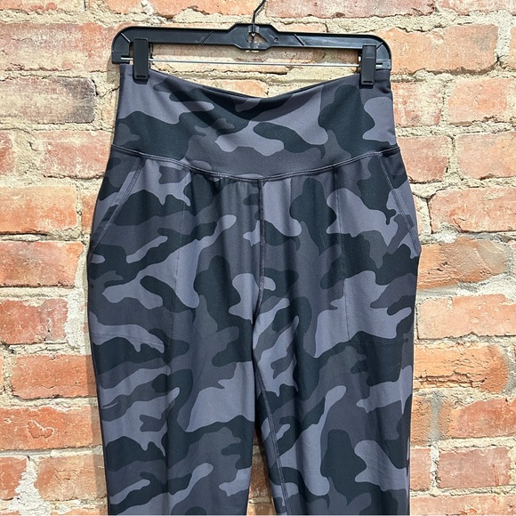 Old Navy High-Waisted Black Camo Print Joggers - Picture 6 of 11